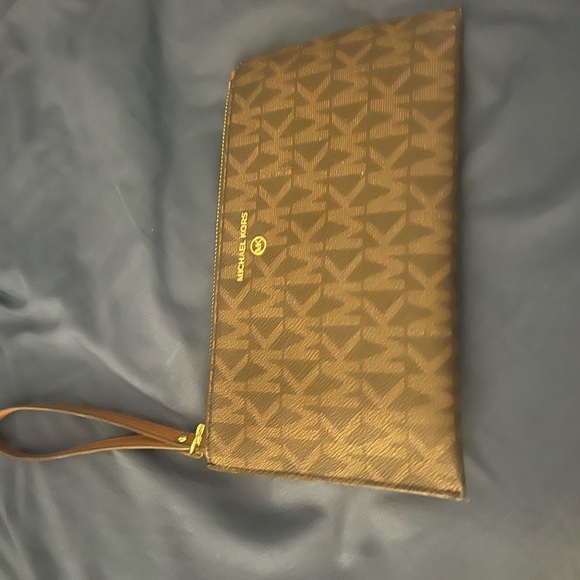 Michael Kors Beige Wristlet with Gold Accents - Picture 2 of 3